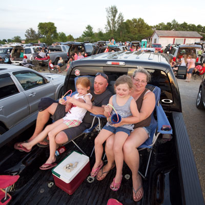 Holiday Auto Theatre Truck Bed