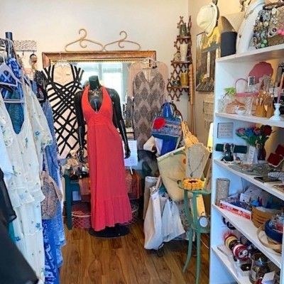 SnaZZy Boutique, resale shop
