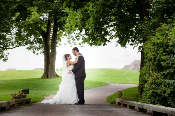 Content image Image file Couple-Outside_1E6AA587-5056-A36A-09770498F3EC7414-1e6aa4a55056a36_1e6aa5da-5056-a36a-091a65aca8e2ebe7.jpg