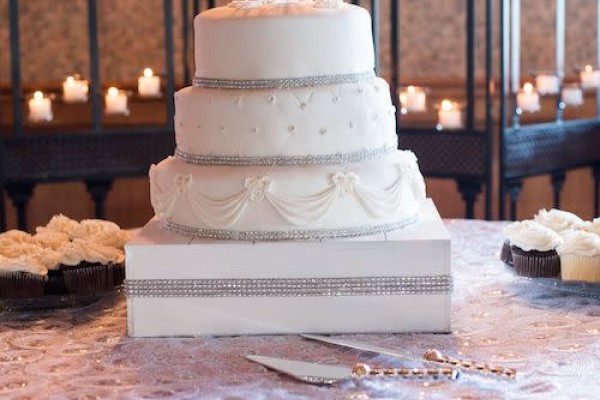 Content image Image file Lake-Lyndsey-Cake_372B3B7A-5056-A36A-09EA381F5BFEB026-372b3a955056a36_372b3be3-5056-a36a-09c819720e2518cb.jpg