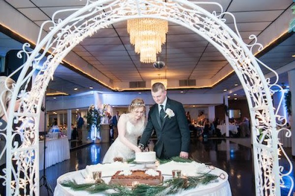 Content image Image file Meadowbrook-Table_398C9816-5056-A36A-0972831688A29153-398c97165056a36_398c9872-5056-a36a-09b48f43331e8aa3.jpg