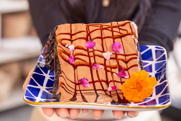 Image file feastchocolatecake_1B6A1DA7-9026-9CCF-F11274BA7DEC06D6-1b6a1bf1c5a039f_1b6a23d3-ca26-82dd-0d1901e3baf7fa83.jpg