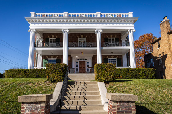 Image file rossvillehistoricdistricthome_165307E3-B2D3-14C8-FD4009BDD93FC094-165306eebb79e02_16530ef5-e695-01f1-483996650f658230.jpg