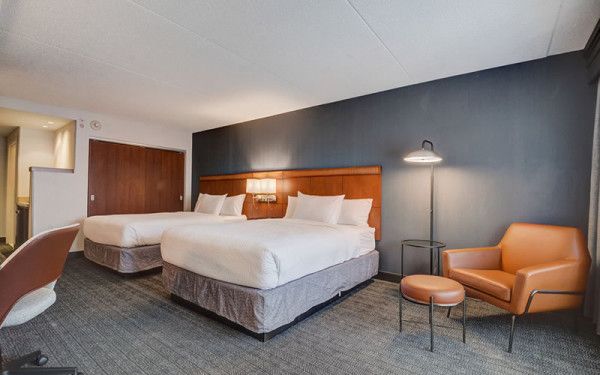 Image file CourtyardCincyNorthDoubleQueenRoom_19389EA0-FA22-17C6-9CA32041A0A9F5BD-19389dc4bdca287_1938a60f-a862-3249-f65e120b9502eb0c.jpg