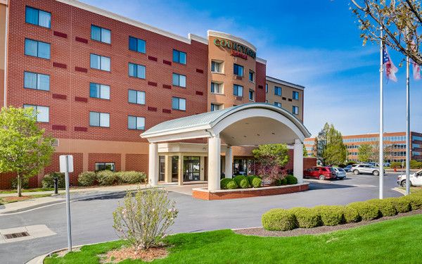 Image file CourtyardCincyNorthExteriorDaytime_1934120A-B4D1-C5D5-57C6E58EA0C67048-193410b3c63d302_19341886-c04e-e8aa-960c05237743e977.jpg