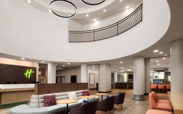 Image file HolidayInnLibertyWayLobby_17300C91-FBC8-C6E3-A33FFB420BBA81FA-17300b6fea48a9c_17301441-a2c7-acdc-205e82a1b083e54a.jpg