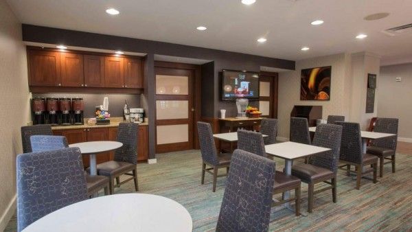 Image file Residence-Inn-Breakfast-Area-cbad5cb65056a36_cbad5db4-5056-a36a-09d7defaeeec04f7.jpg