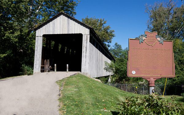 Image file blackcoveredbridgeoxford_E15DC793-9CAD-C6B3-5E809C6ADF5F1669-e15dc559f713578_e15dcf15-d436-8c94-0b3deef3e2c61895.jpg