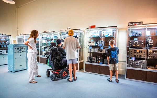 Image file voiceofamericamuseumwestchester_18E096AB-F356-2802-628B8CDEF62EE73D-18e095d80bedd47_18e09cf1-b3dc-813b-a88182def4a4b4b2.jpg