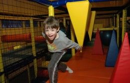 Image file Kid-in-playgroud-8852db225056a36_8852dc7d-5056-a36a-09697b15bd0e4925.jpg