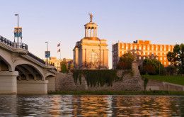 Image file soldersailorspioneersmonument_1695FF18-92DC-94F7-ADE0ADD4C1549BB9-1695fe4de6c3f01_1696050c-b0c7-97cc-c5129c42cd1c13e8.jpg