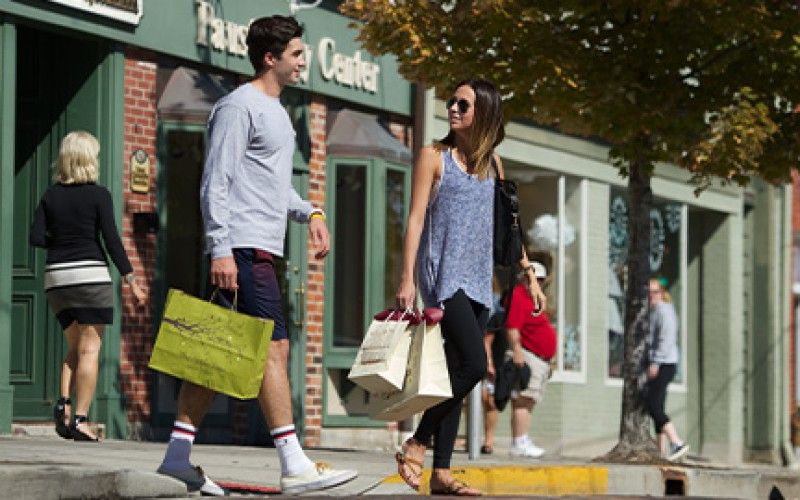 Couple Shopping Uptown Oxford
